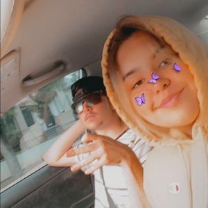 Meet your Posher, Larissa